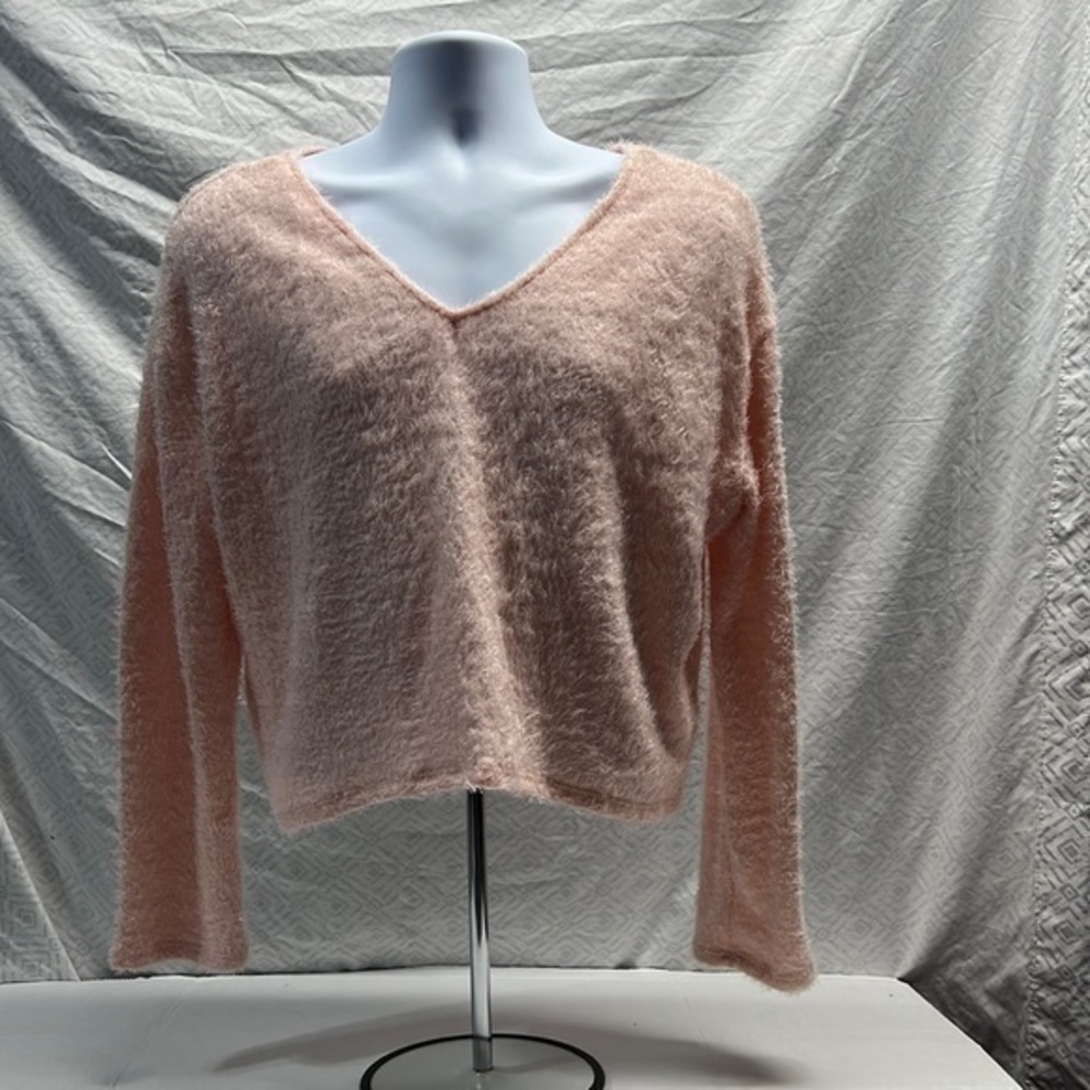 SO cozy v-neck fuzzy crop top long sleeve size large NWT